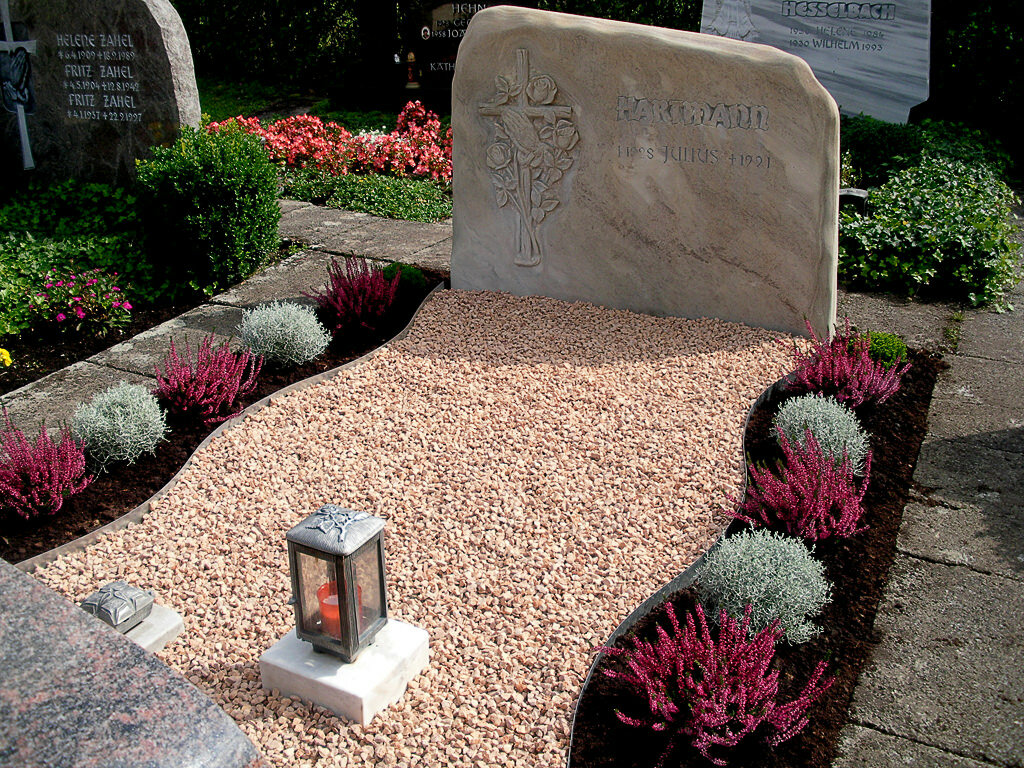 Многолетние низкорослые цветы для кладбища. какие цветы подходят для кладбища?
