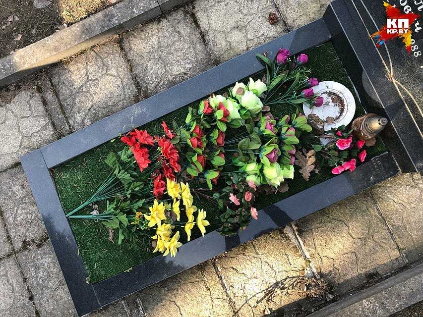 Какие цветы посадить на кладбище: лучшие советы по оформлению могил