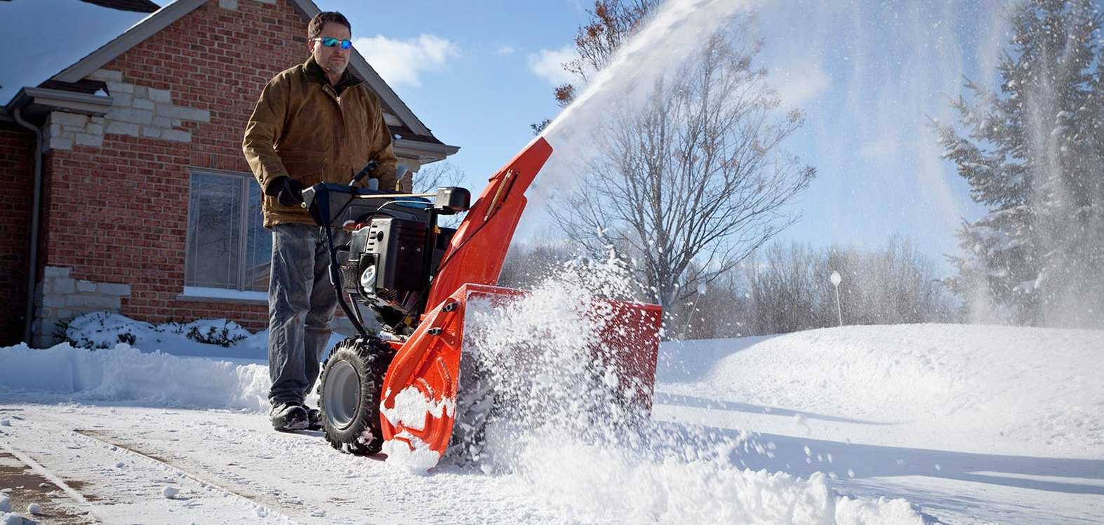 Ручной снегоуборщик — особенности конструкции и применения