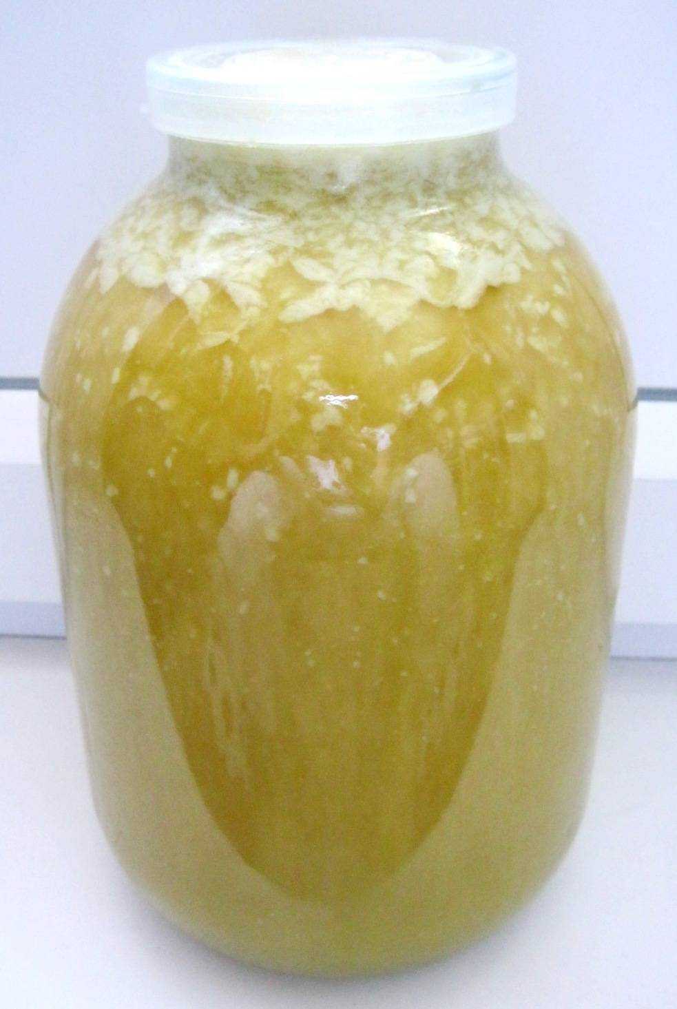 Почему мед не кристаллизуется. Мед липовый закристаллизованный. Мёд натуральный. Мёд засахарился. Липовый мед крупные Кристаллы.