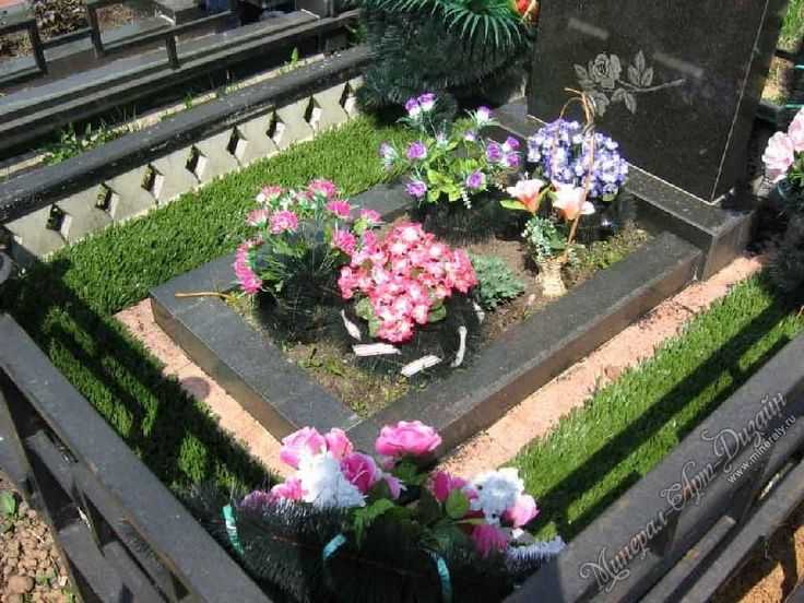 Застывшая красота: какие цветы посадить на кладбище