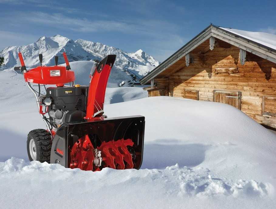 Бензиновый против электрического – сравнение снегоуборщиков для частного использования