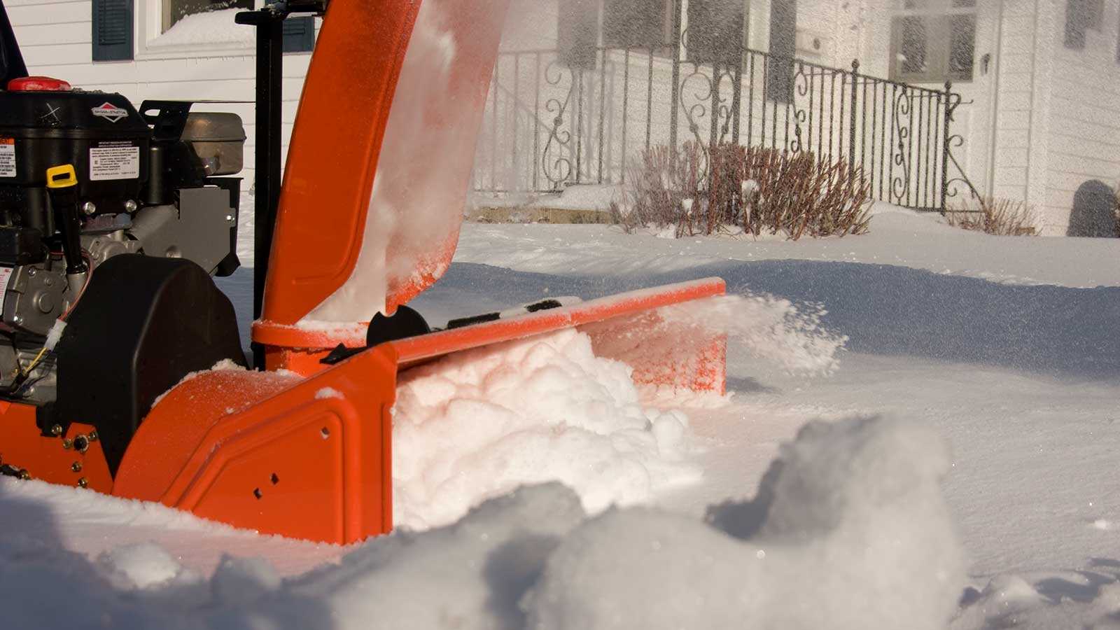 Снегоочиститель и снегоотбрасыватель для частного дома, дачи и дворовых территорий – как выбрать снегоуборщик