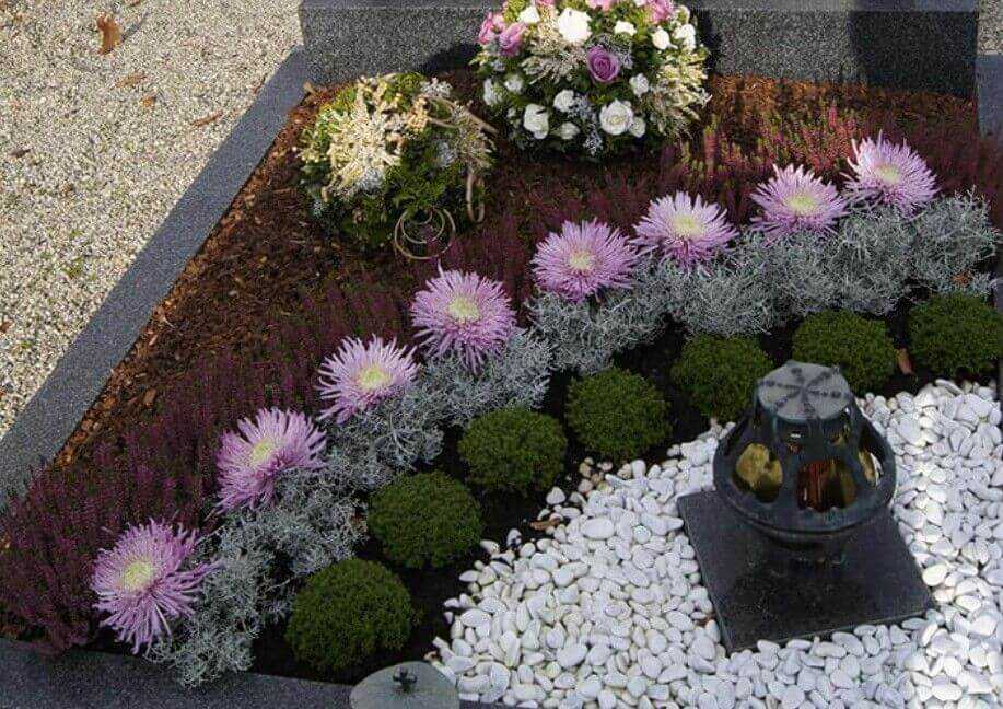 Какие цветы лучше посадить на кладбище