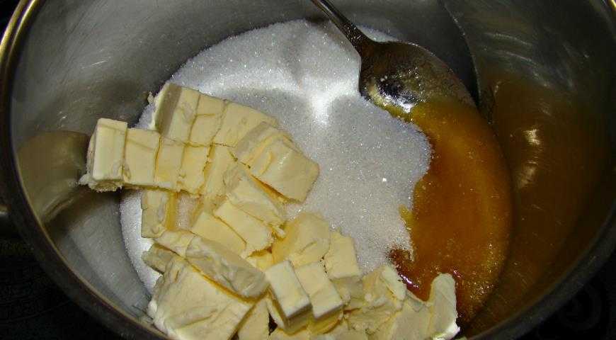 Сахар на водяной бане. Сливочное масло растопить на водяной бане. Топленый сахар. Водяная баня мед и сахар. Сливочное масло на водяной бане.